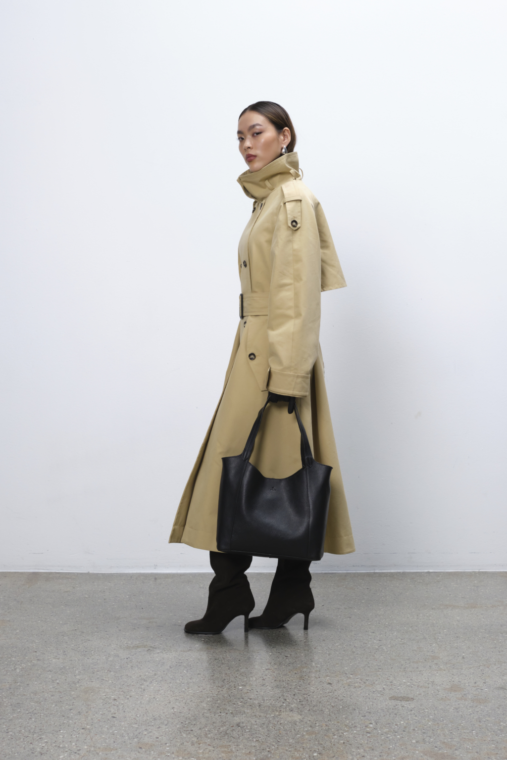188459_Black_Model1