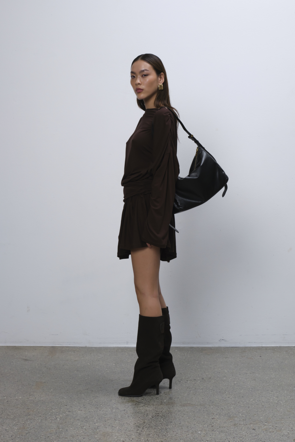 199663_Black_Model1