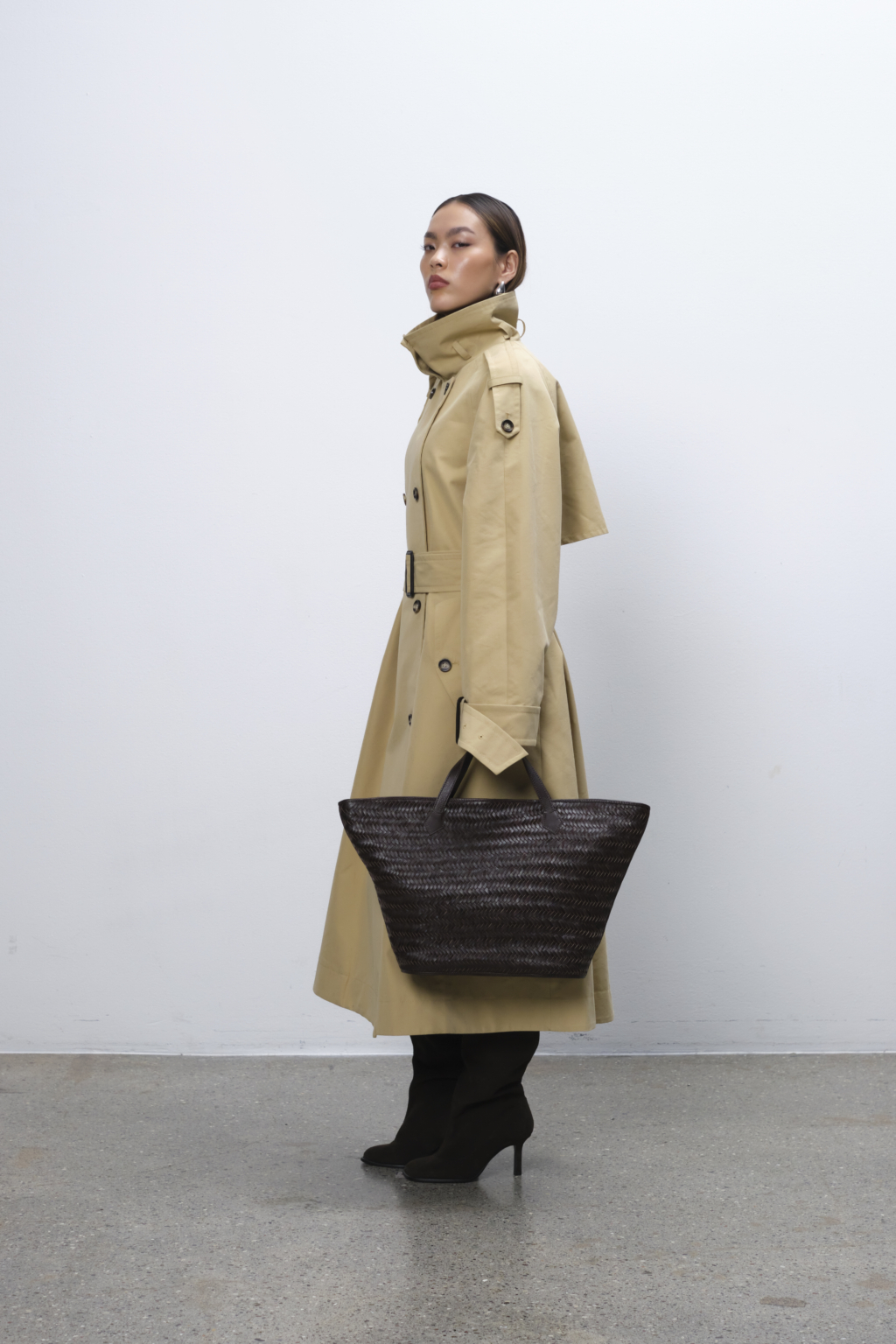201152_DarkBrown_Model1